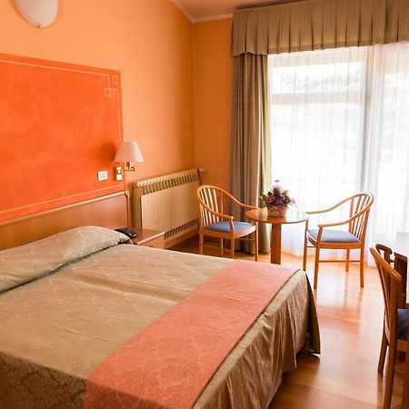 Hotel Chalet Del Lago Авильяна Экстерьер фото
