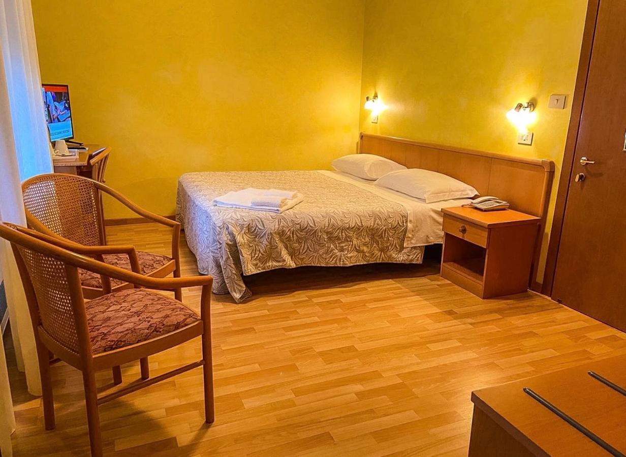 Hotel Chalet Del Lago Авильяна Экстерьер фото