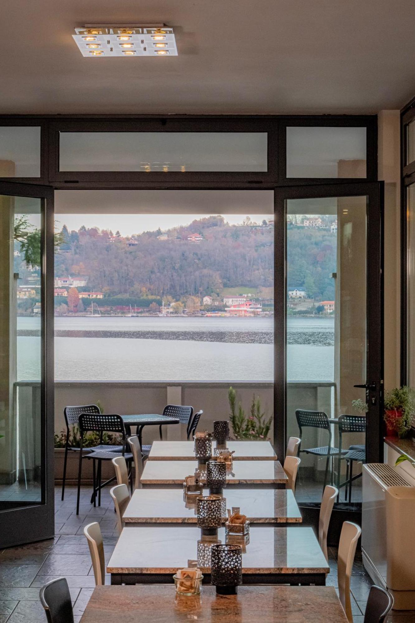 Hotel Chalet Del Lago Авильяна Экстерьер фото