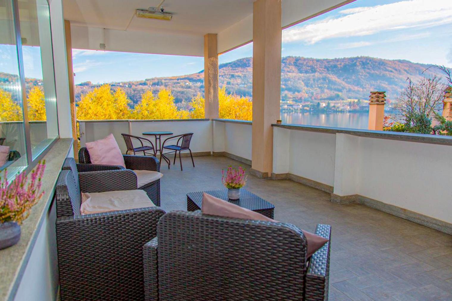 Hotel Chalet Del Lago Авильяна Экстерьер фото